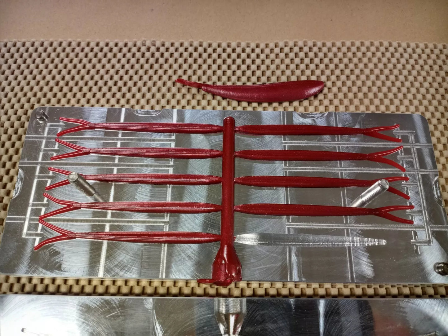 Aluminum Injection Bait Mold, 4 inch Fork Tail Minnow - Split Tail Minnow