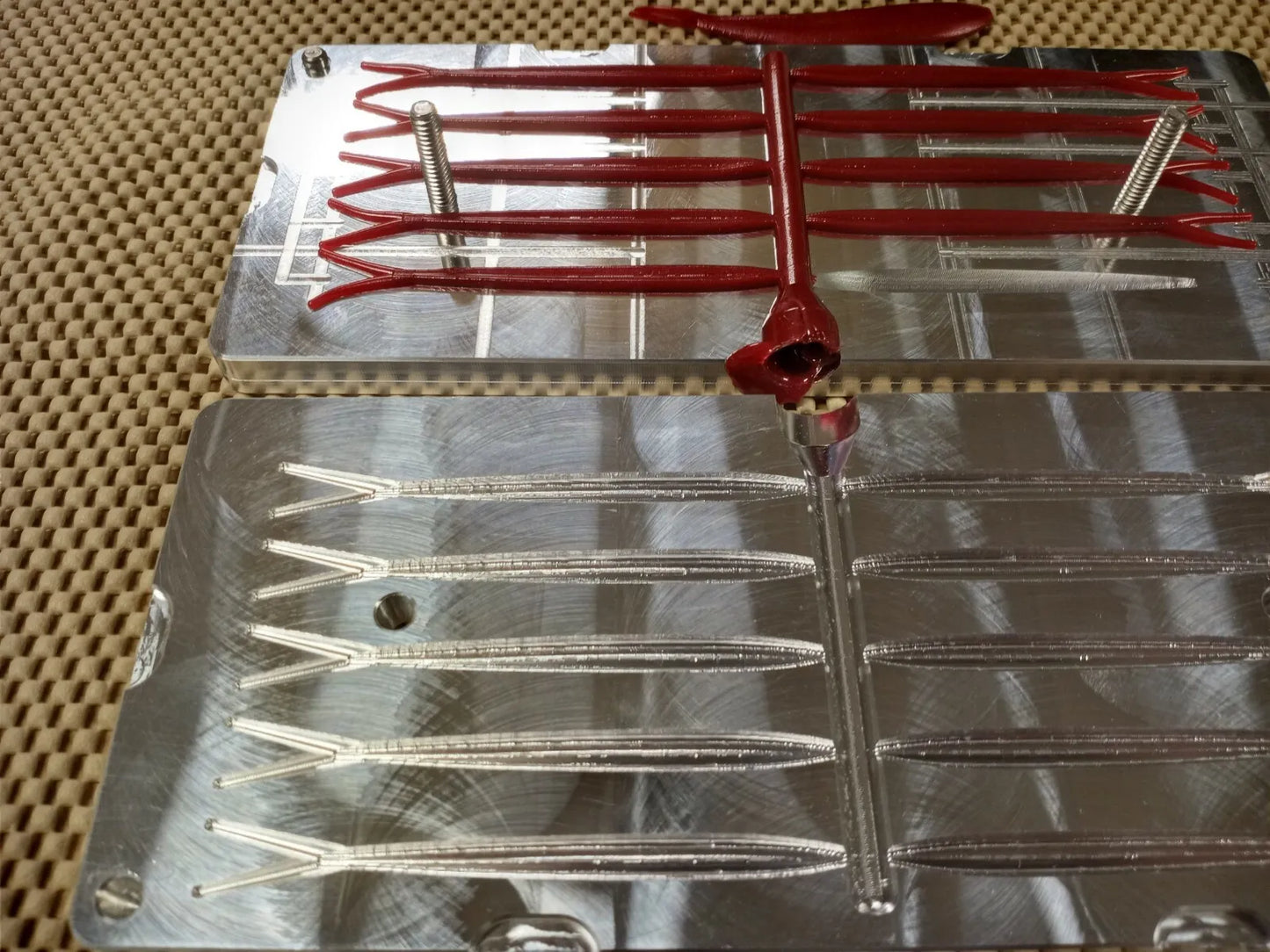 Aluminum Injection Bait Mold, 4 inch Fork Tail Minnow - Split Tail Minnow